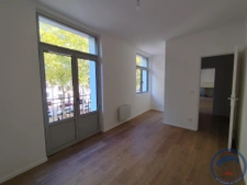 Appartement rénové avec balcon