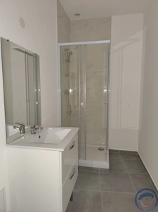 Appartement rénové avec balcon