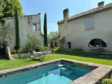 VACANCES EN PROVENCE - MAS DE CHARME A QUELQUES MINUTES DU CENTRE DE MOURIES
