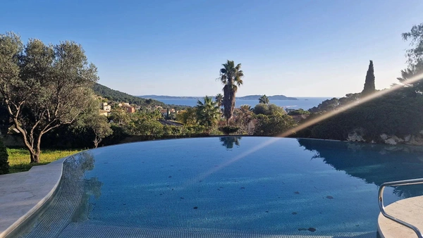 Superbe propriété vue mer à Carqueiranne