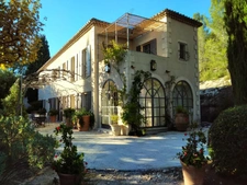 SUPERBE MAS AVEC PISCINE A FONTVIEILLE