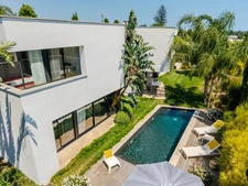 Villa Contemporaine avec Piscine et Garage à Hyères