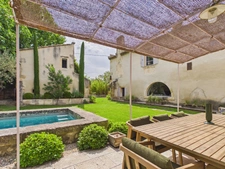 Mas de charme au coeur du village de Mouriès