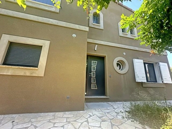 À vendre : villa familiale à Arles
