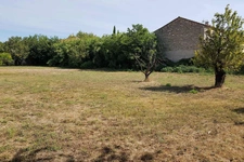 Terrain de 2 452 m² à Mouriès rare
