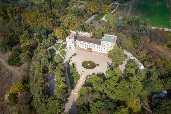 À vendre Château d'exception au cœur des Alpilles