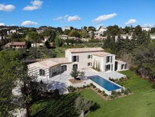 LOCATION SAISONNIERE - MAGNIFIQUE MAISON AVEC PISCINE
