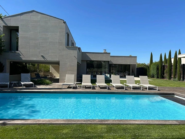 A VENDRE  : VILLA CONTEMPORAINE PROCHE CENTRE VILLE !