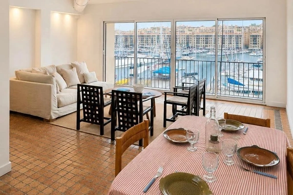 Bel appartement rénové avec vue imprenable sur le Vieux-Port
