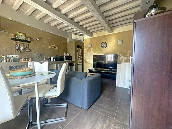 Maison de ville rénovée à Arles, quartier Mouleyres