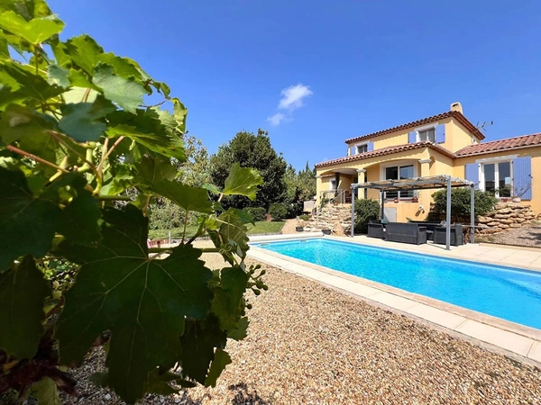Jolie maison avec vue dominante à Maussane-les-Alpilles