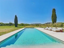 VACANCES EN PROVENCE – MAS D’EXCEPTION AVEC VUE SUR LES ALPILLES À EYGALIÈRES