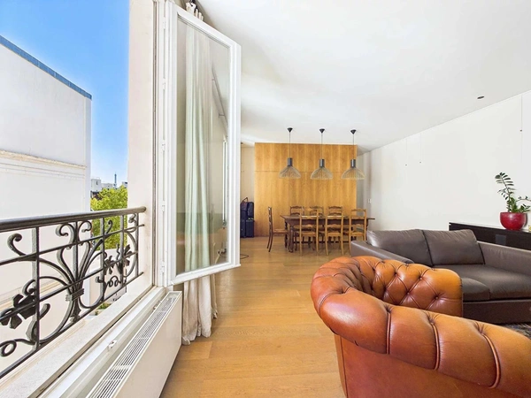 PARIS XVII - ENTRE LE PARC MONCEAU ET LE LYCEE CARNOT - DUPLEX EN DERNIER ETAGE