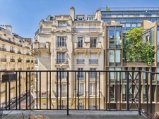 PARIS XVII - RUE PIERRE DEMOURS - CHARMANT 2 PIECES AVEC BALCON