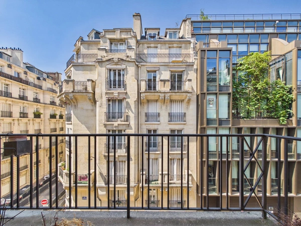 PARIS XVII - RUE PIERRE DEMOURS - CHARMANT 2 PIECES AVEC BALCON