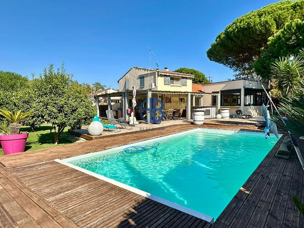 GRAU D'AGDE-MAISON 4 FACES AVEC PISCINE ET DEPENDANCES
