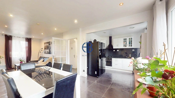 Maison 6 pièces de  123, 45 m² I Rue de la République I  STAINS (93240)