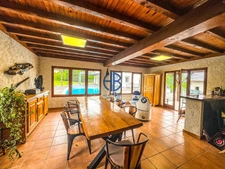 Superbe maison 8 pièces climatisée avec piscine, salon d'été climatisé et dépendances