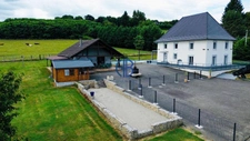 Superbe maison 8 pièces climatisée avec piscine, salon d'été climatisé et dépendances
