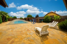Plain-pied 4 chambres , terrain constructible PISCINE
