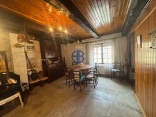 Maison en pisé à rénover entièrement avec grange et jardin  466 m² de terrain