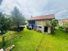 Maison en pisé à rénover entièrement avec grange et jardin  466 m² de terrain