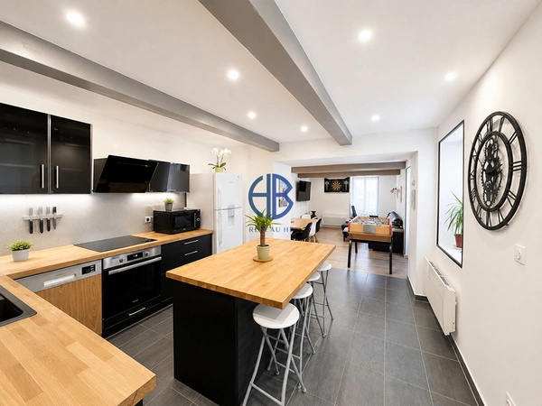 À vendre ! Magnifique maison mitoyenne entièrement rénovée 3 chambres ? Grand garage ? Environ 110 m² habitables