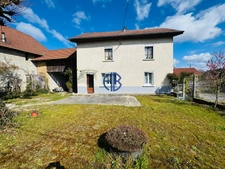 Maison en pisé pleine de charme à réinventer . fort potentiel !