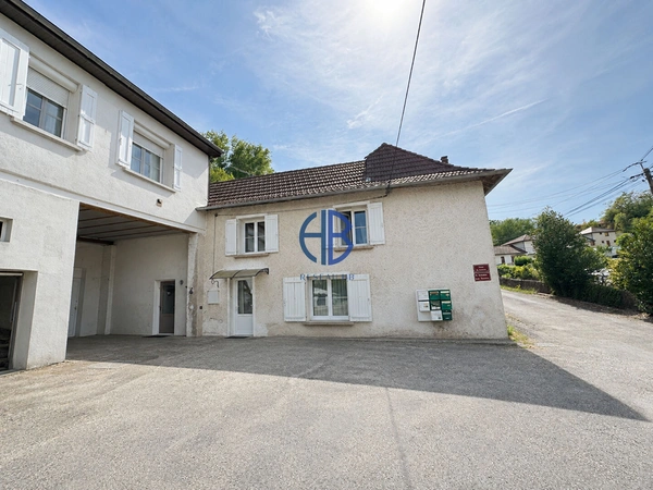 À vendre ! Magnifique maison mitoyenne entièrement rénovée 3 chambres ? Grand garage ? Environ 110 m² habitables
