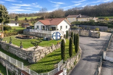 Maison familiale de 114 m², terrain paysagé de 1 423 m², sous-sol complet