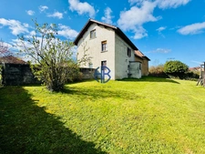Maison en pisé pleine de charme à réinventer . fort potentiel !