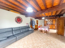 Propriété comprenant une maison dauphinoise, et des nombreuses dépendances.