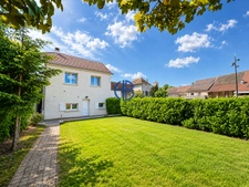 Charmante maison individuelle rénovée de 102,41 m² au coeur du village des Avenières