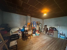 Maison en pisé à rénover entièrement avec grange et jardin  466 m² de terrain