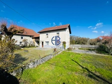 Maison en pisé pleine de charme à réinventer . fort potentiel !