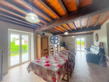 Propriété comprenant une maison dauphinoise, et des nombreuses dépendances.