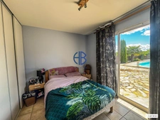 Plain-pied 4 chambres , terrain constructible PISCINE