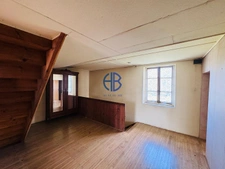 Maison en pisé pleine de charme à réinventer . fort potentiel !