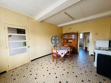 Maison en pisé pleine de charme à réinventer . fort potentiel !