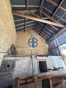 Maison en pisé pleine de charme à réinventer . fort potentiel !