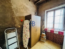 Maison en pisé pleine de charme à réinventer . fort potentiel !