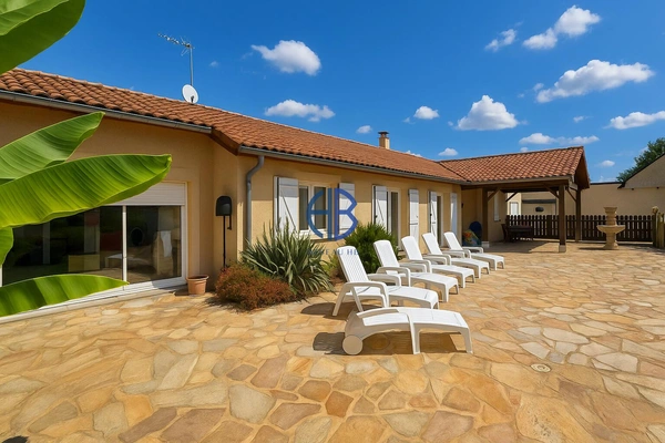 Plain-pied 4 chambres , terrain constructible PISCINE