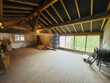 Maison en pisé à rénover entièrement avec grange et jardin  466 m² de terrain