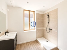 Charmante maison individuelle rénovée de 102,41 m² au coeur du village des Avenières