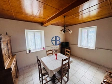 Maison en pisé pleine de charme à réinventer . fort potentiel !