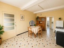 Maison en pisé pleine de charme à réinventer . fort potentiel !