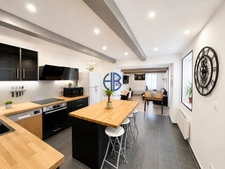 À vendre ! Magnifique maison mitoyenne entièrement rénovée 3 chambres ? Grand garage ? Environ 110 m² habitables