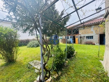 Maison en pisé à rénover entièrement avec grange et jardin  466 m² de terrain