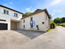 À vendre ! Magnifique maison mitoyenne entièrement rénovée ? 3 chambres ? Grand garage ? Environ 110 m² habitables