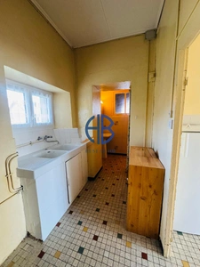 Maison en pisé pleine de charme à réinventer . fort potentiel !